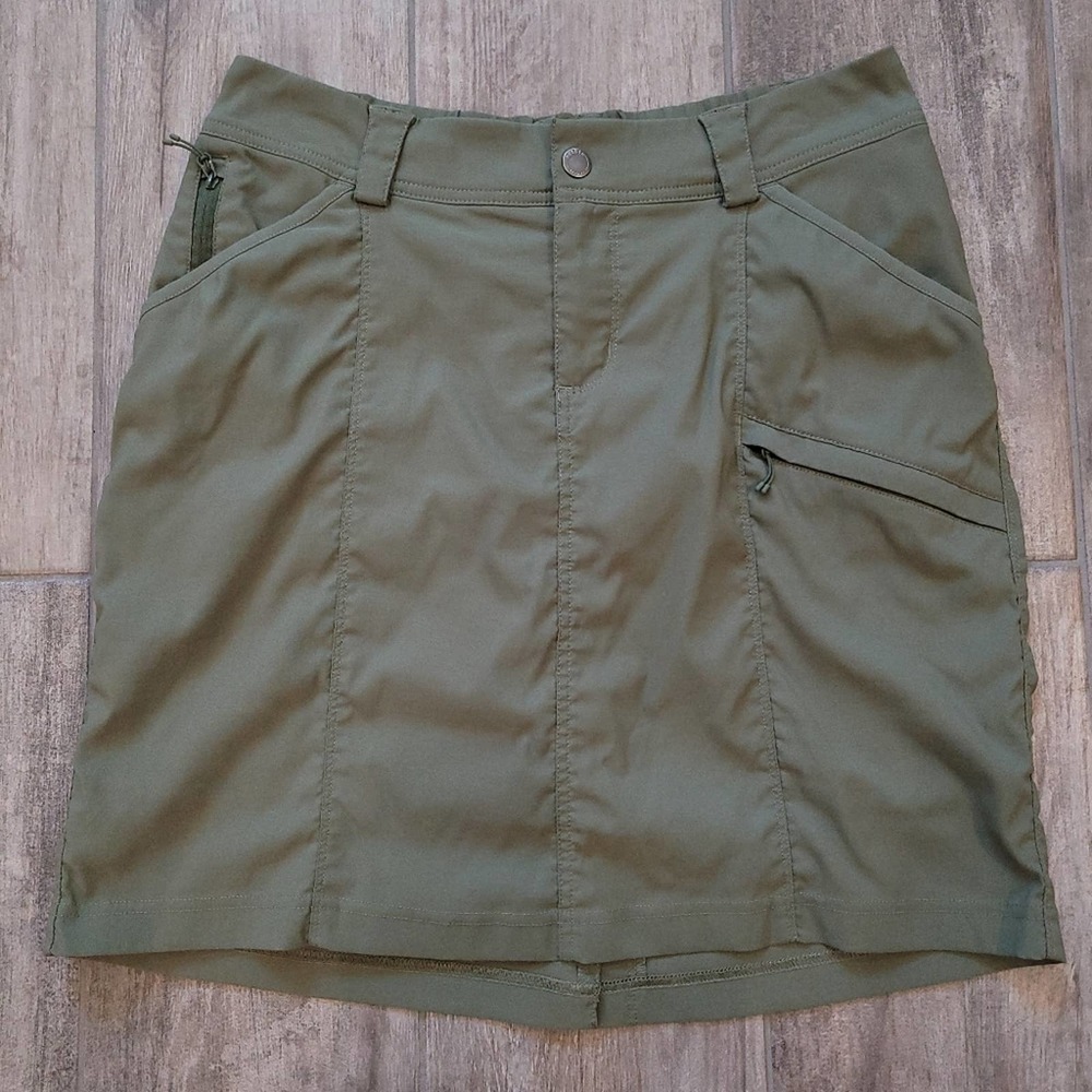 Duluth Trading Co. Women's Dry on the Fly Olive Green Skort Size 10